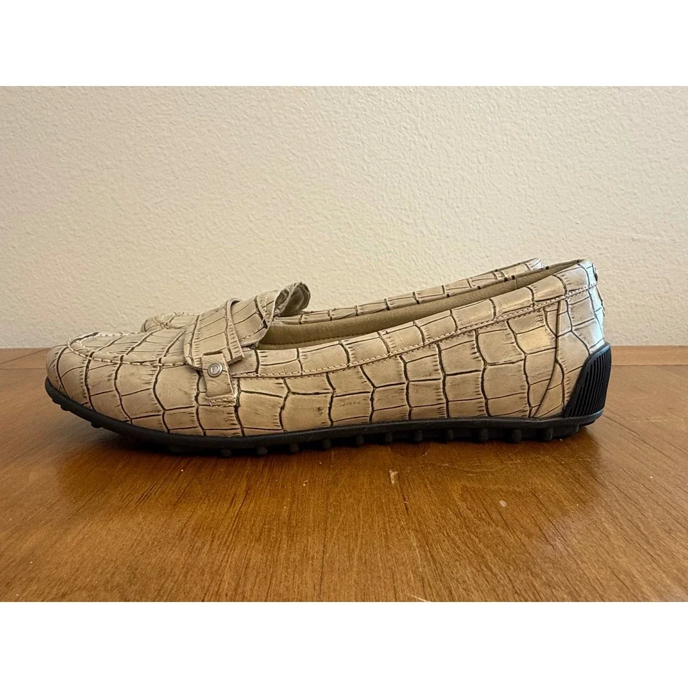 Rockport Total Motion Croc Embossed Leather Penny Driving Loafers Cream Womens
